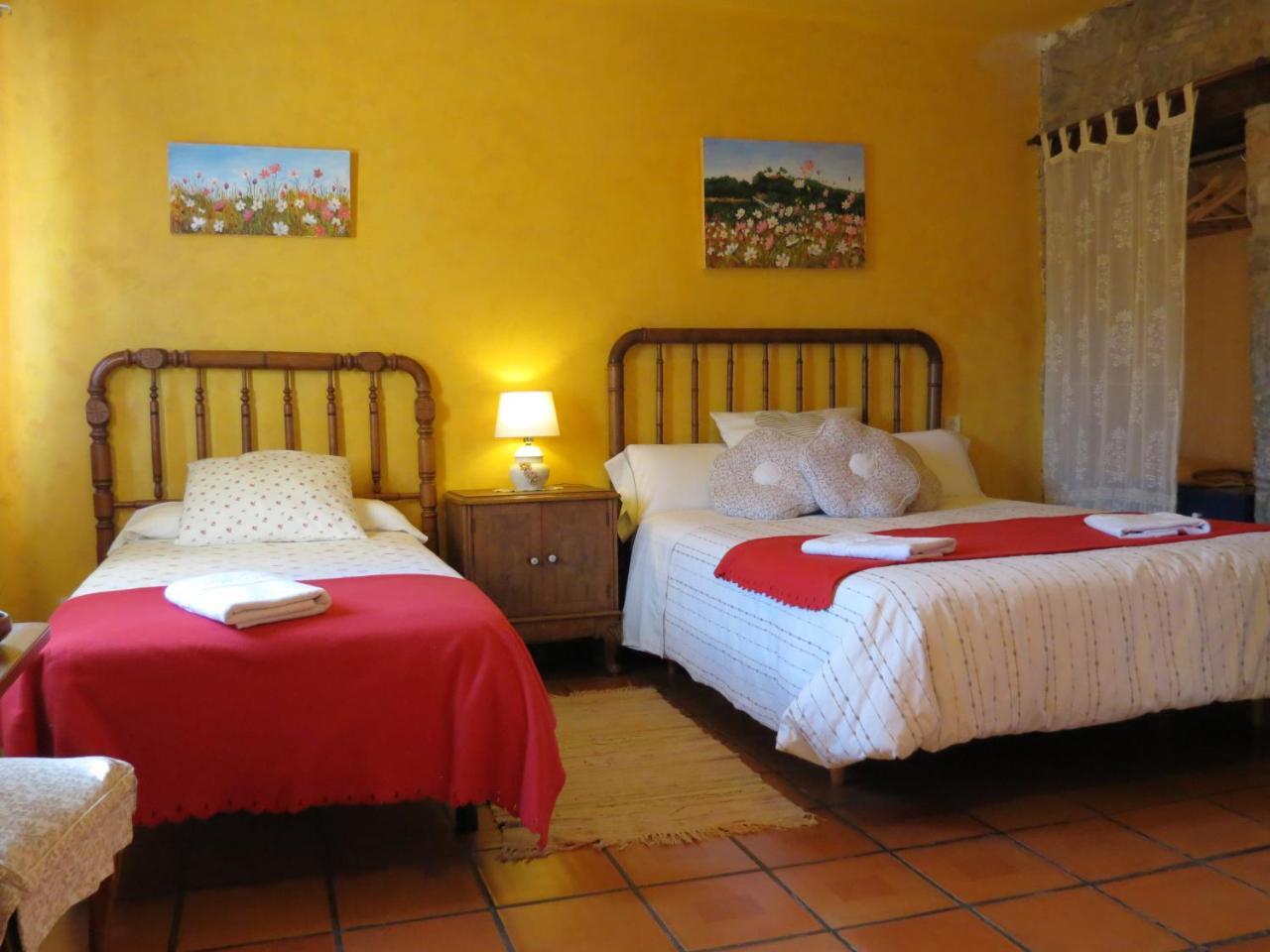 Mas Colom Guest House Sant Joan les Fonts Exterior photo